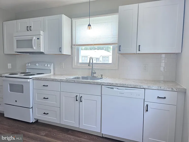 50 Princeton Ave — Photo 4