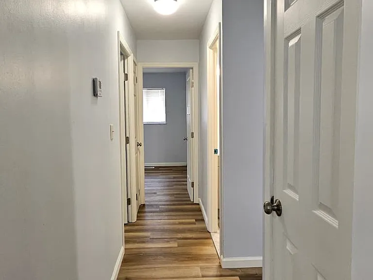 254 Prince Of Wales Dr — Photo 10