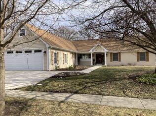 101 Burgess Rd, Geneva, IL 60134