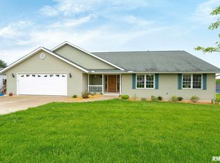 208 Lakeview Dr, Sherrard, IL 61281