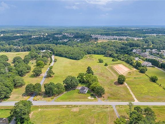 4th image of 2673 Harbins Rd