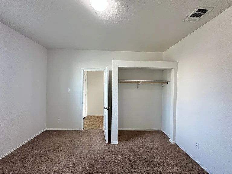 5304 Capricorn Loop — Photo 4