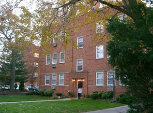 12055 Edgewater Dr, Lakewood, OH 44107