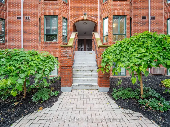 801 King St W #Townhouse 8a, Toronto, ON M5V 3C9
