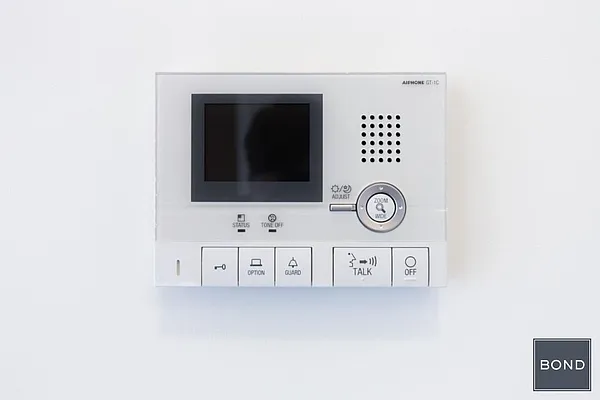 Rented by Bond New York | media 23