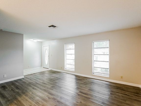 4th image of 11799 NW 26th St