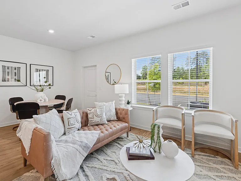 Hamlet Falling Creek - Homes & Townhomes for Rent — Photo 11