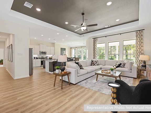 4th image of 581 Barton Place Dr