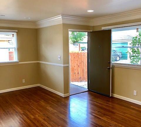 3rd image of 422 1/2 Violet Ave