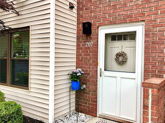 2nd image of 207 Deer Court Dr