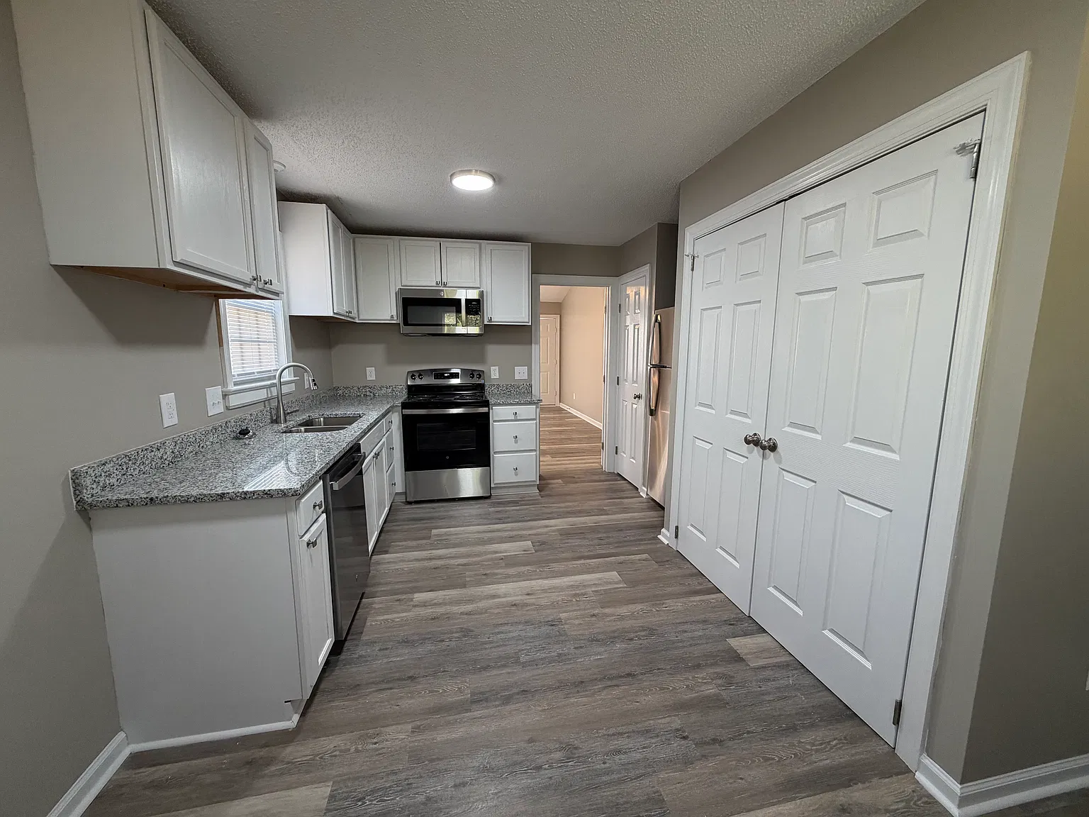 2 bed, 1.5 bath, 926 sqft, $1,145 — Photo 3
