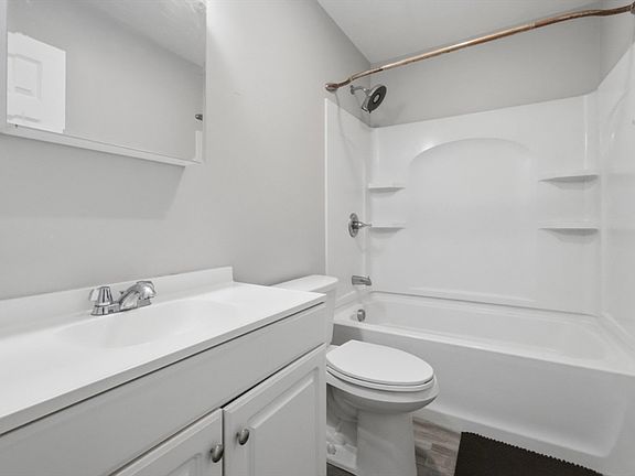 5th image of 42 Windsor St APT 2