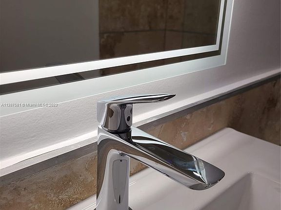 2nd image of 825 Michigan Ave #4