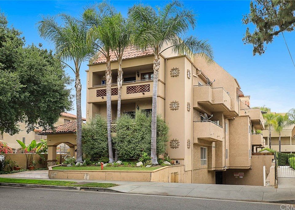 1st image of 156 S Oak Knoll Ave APT 104