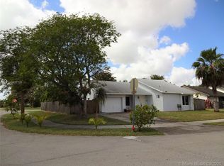 986 S Bluebird Ln, Homestead, FL 33035