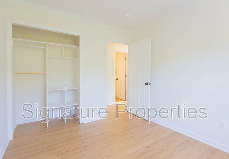 405 Lakeview Ct — Photo 25