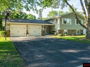 204 Viking Dr, Mankato, MN 56001