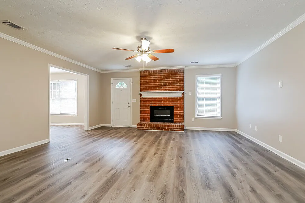 5 bed, 3.0 bath, 1844 sqft, $2,310 — Photo 4