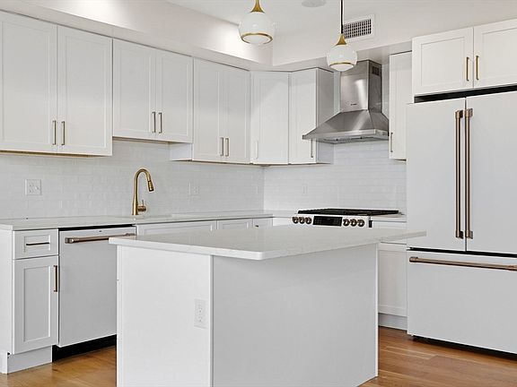 4th image of 40 Westmoreland St #8