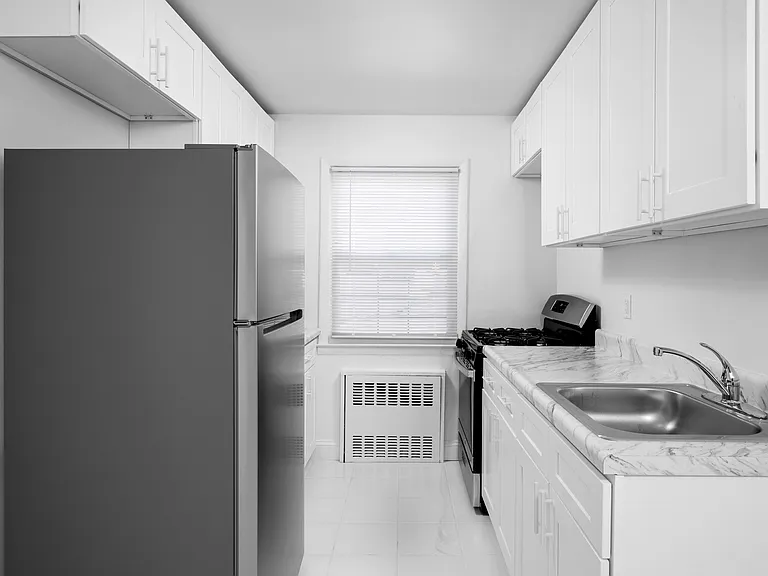 Crestwood Lake Apartments — Photo 71