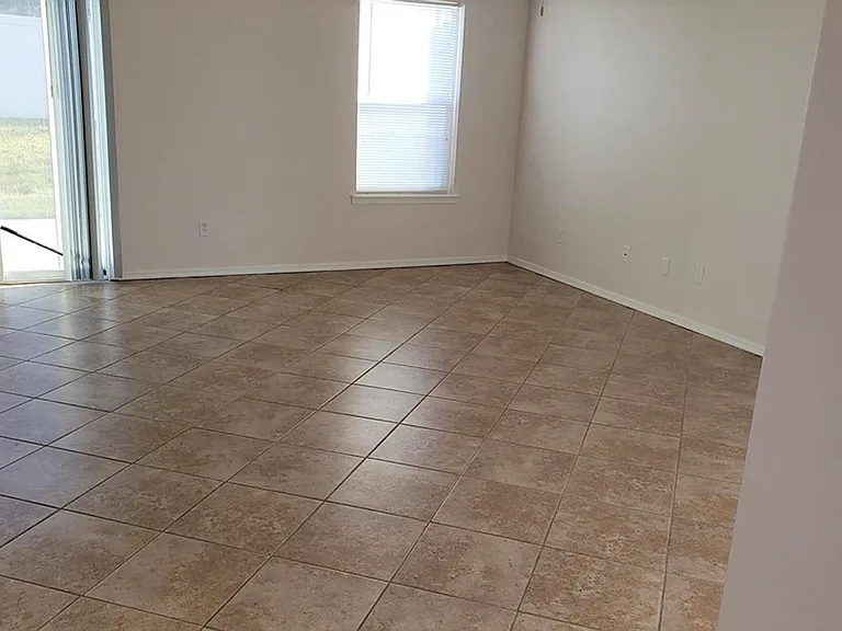 17594 N Parkdale Ave — Photo 6