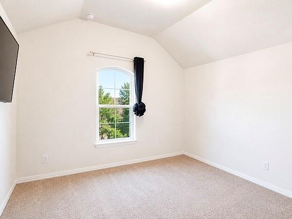 5th image of 260 Scarlet Maple Way