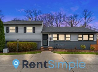 912 Cottage St SW, Vienna, VA 22180