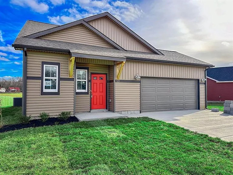 525 Herman Dr — Photo 1