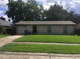 729 Fairlawn Dr, Gretna, LA 70056