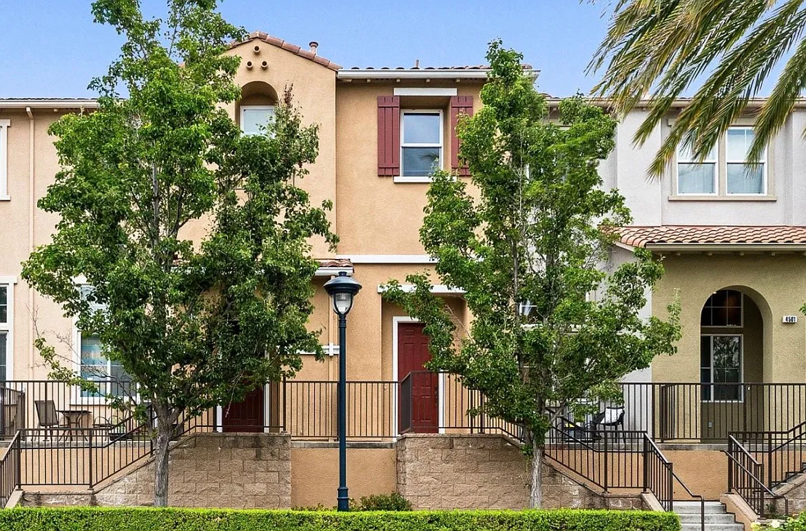 3 bed, 2.5 bath, 1458 sqft, $4,550 — Photo 1