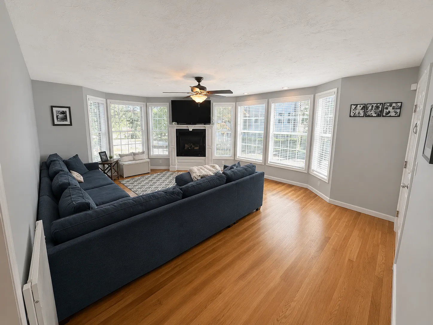 2 bed, 1.5 bath, 1200 sqft, $3,250 — Photo 2