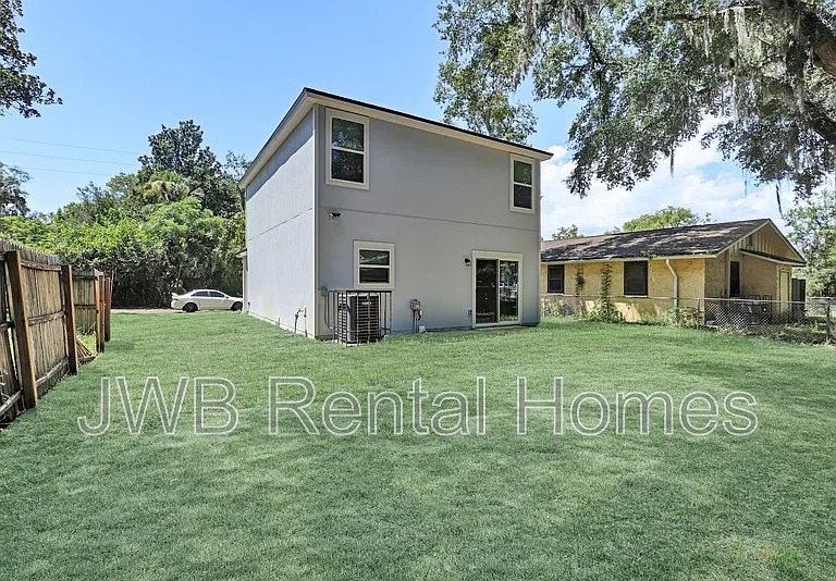 2047 Prospect St — Photo 12