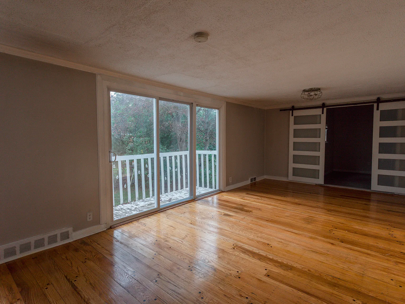 4 bed, 2.5 bath, 1480 sqft, $2,400 — Photo 4