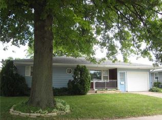 102 29th Avenue Dr SW, Cedar Rapids, IA 52404