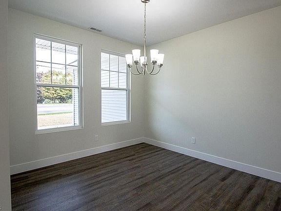 4th image of 36292 Lake Shore Blvd