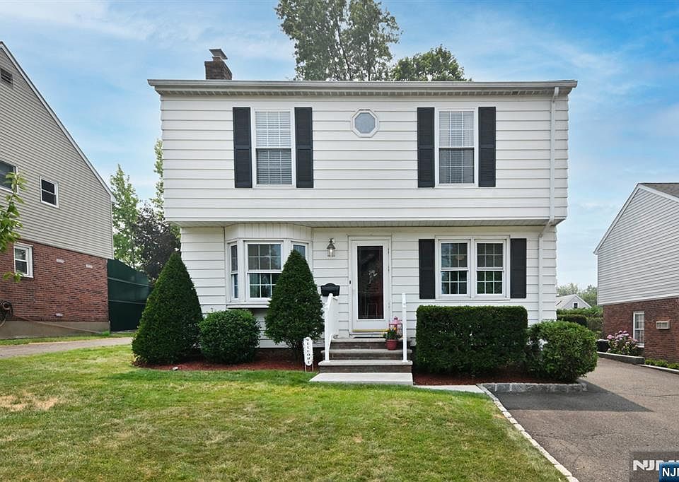 1st image of 182 Roosevelt Place