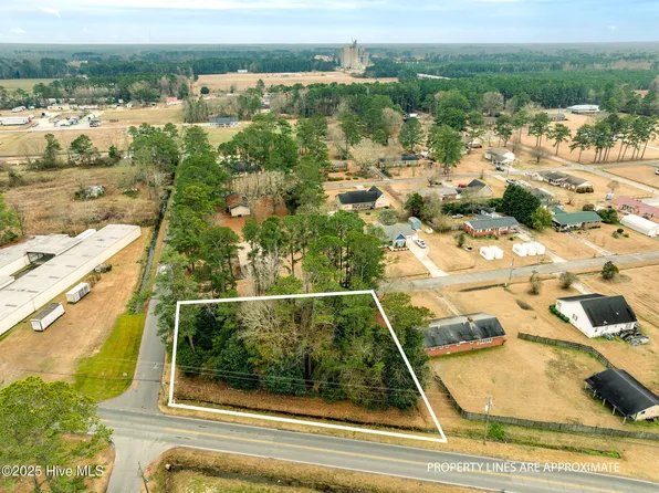 1 Charity Road, Rose Hill, NC 28458