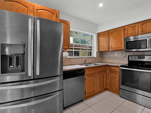 4th image of 1801 SW 48th Avenue