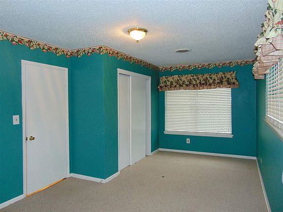 4th image of 318 Bluebird Cir