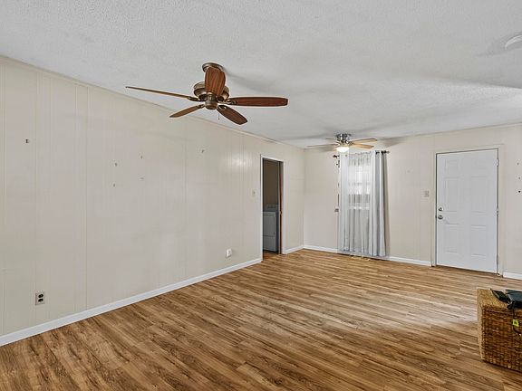 3rd image of 28 Greycourt Cir