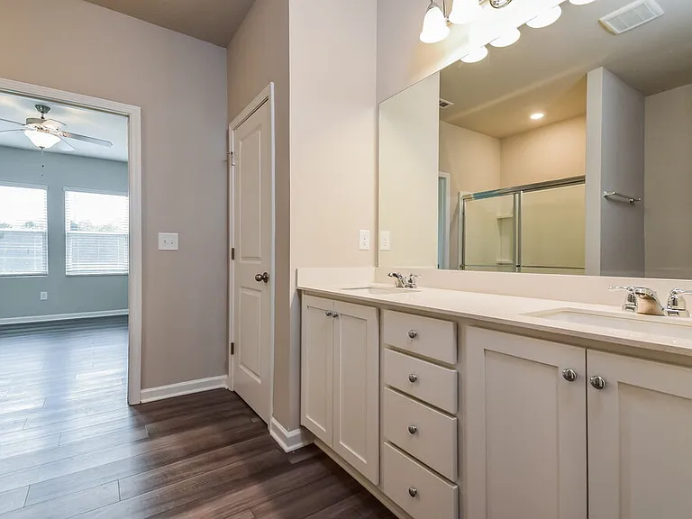 570 Knightsbridge Ln — Photo 10