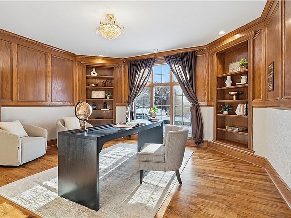 4th image of 2167 S Villa Dr