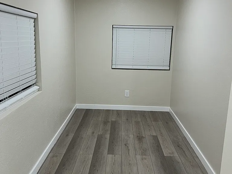 2534 K Ave #1/2 — Photo 7