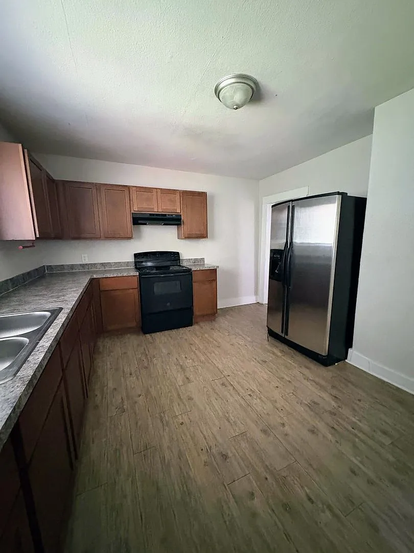 3/2 Single Family Home in Carver Heights — Photo 2