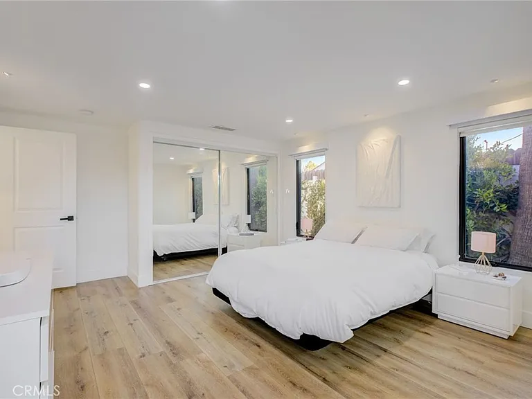 8161 Encino Ave — Photo 43