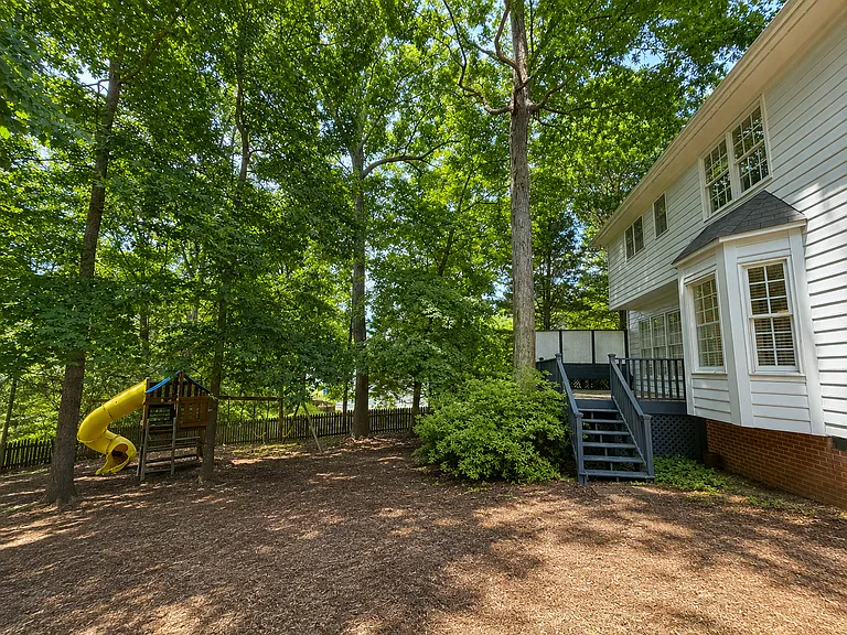 207 Custer Trl — Photo 18