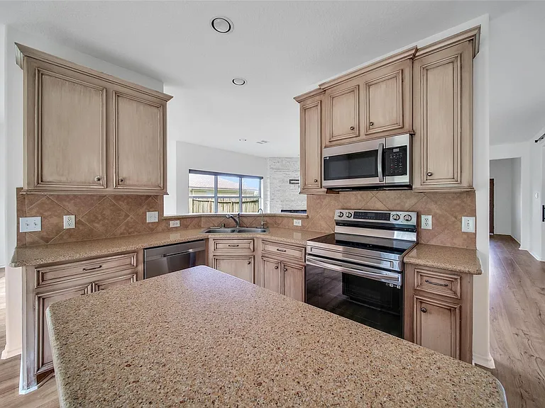 15575 Kitty Hawk Dr — Photo 8