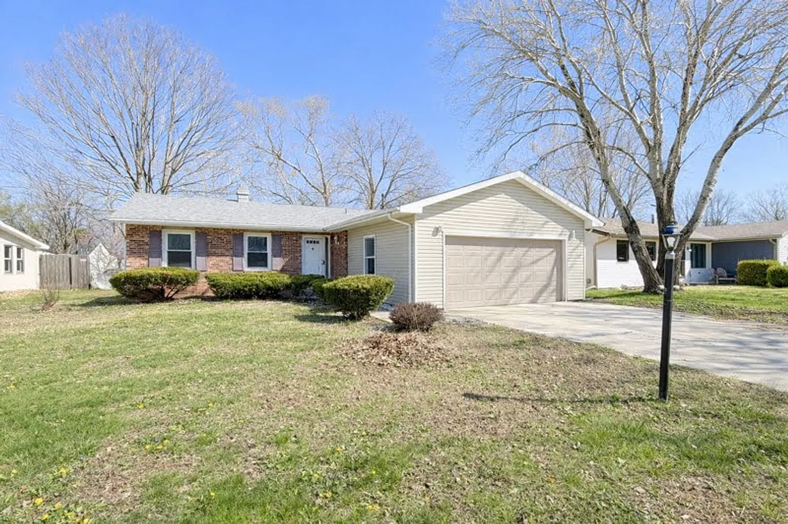 2310 Blackthorn Dr photo 1