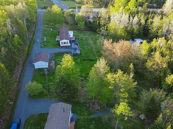 3rd image of 209 S Uniacke Rd