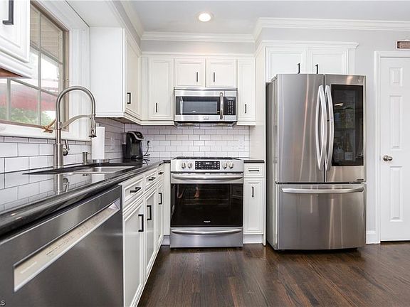 4th image of 1025 Shuman St